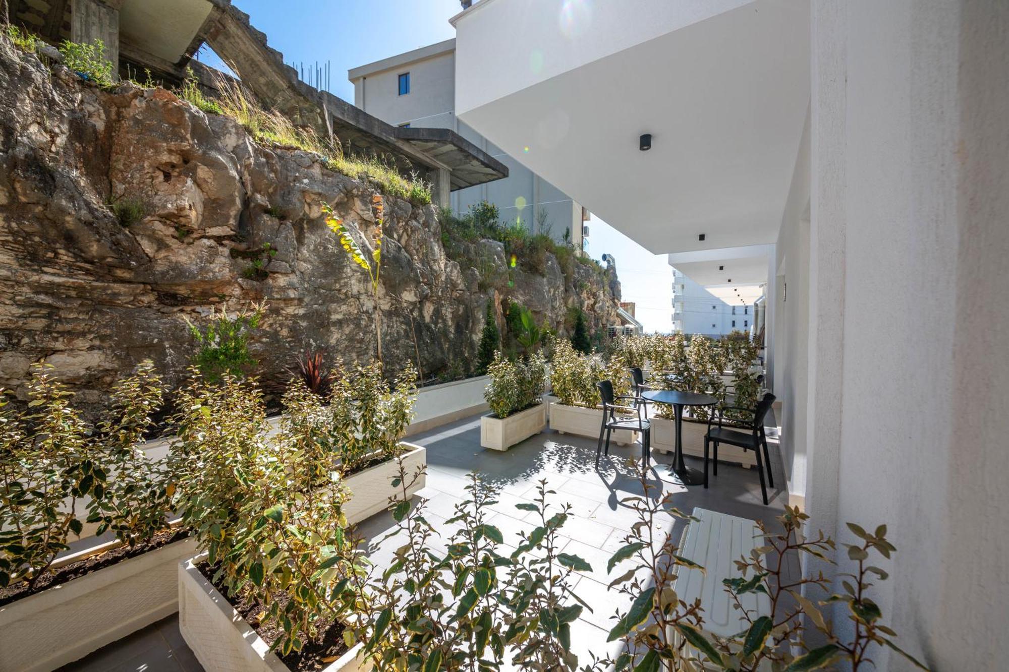 Azure Inn Hotel Sarande Exterior photo
