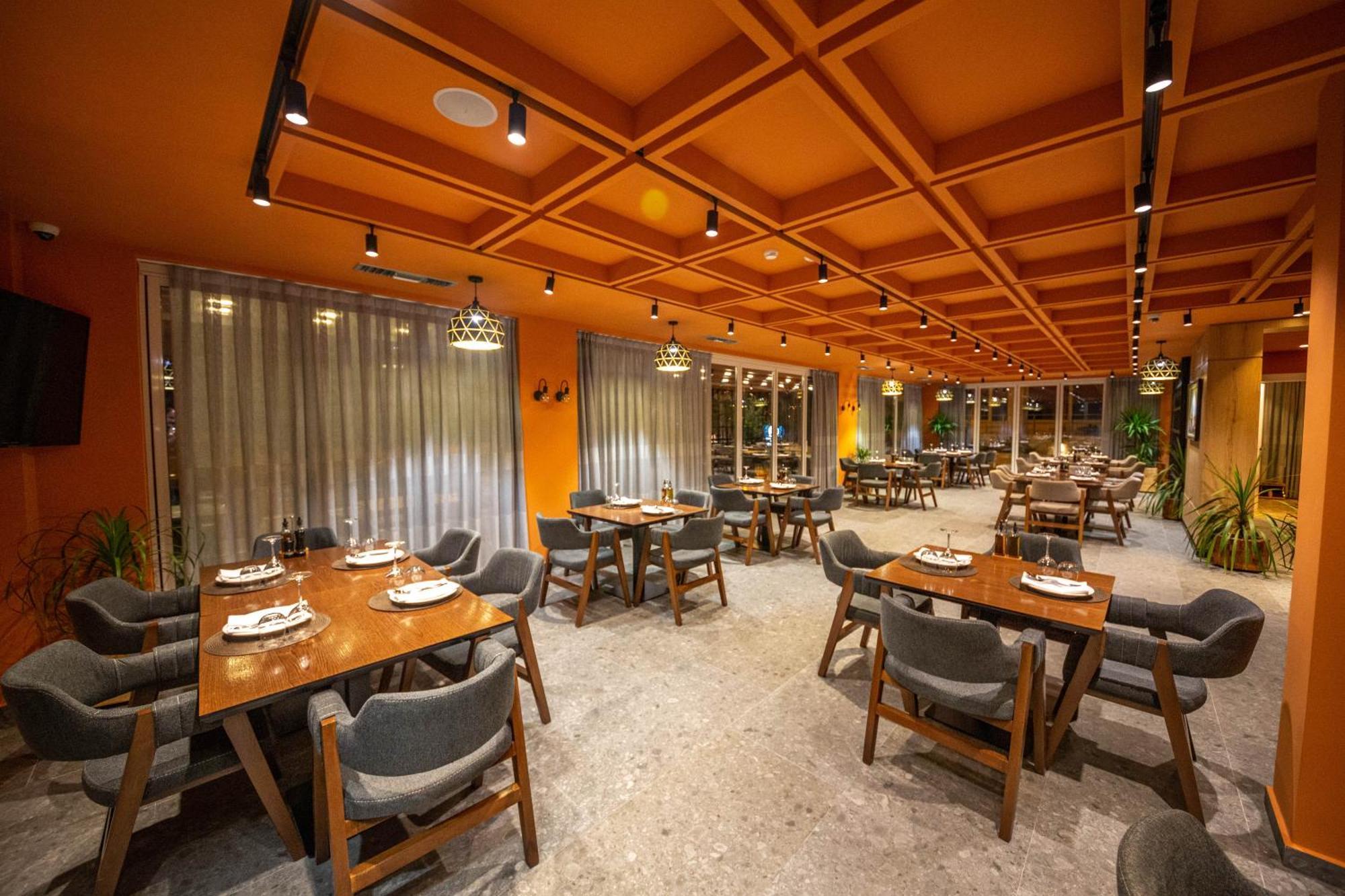 Azure Inn Hotel Sarande Exterior photo