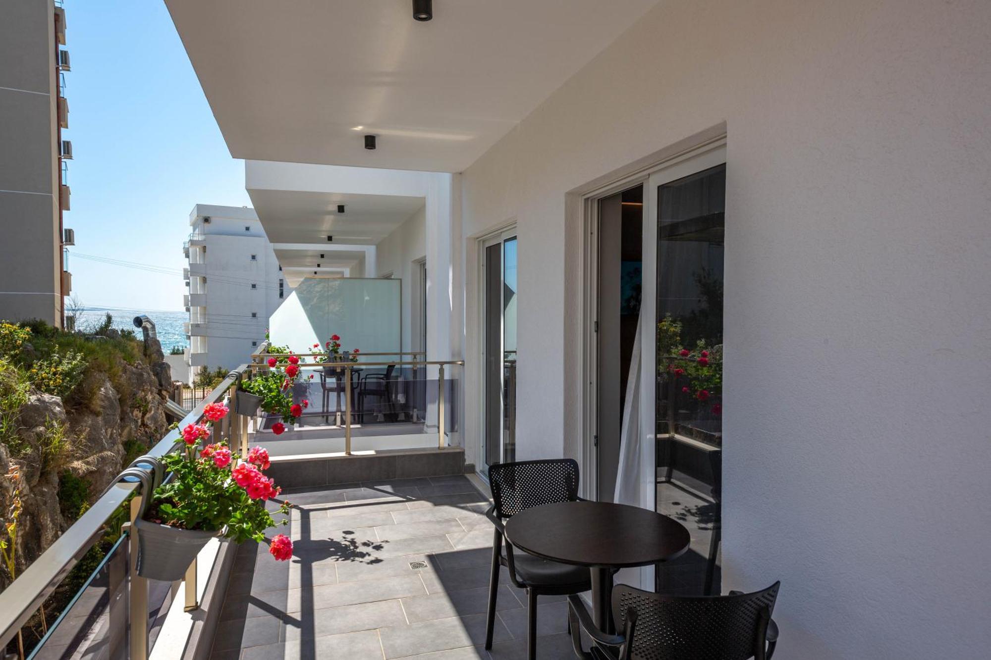 Azure Inn Hotel Sarande Exterior photo