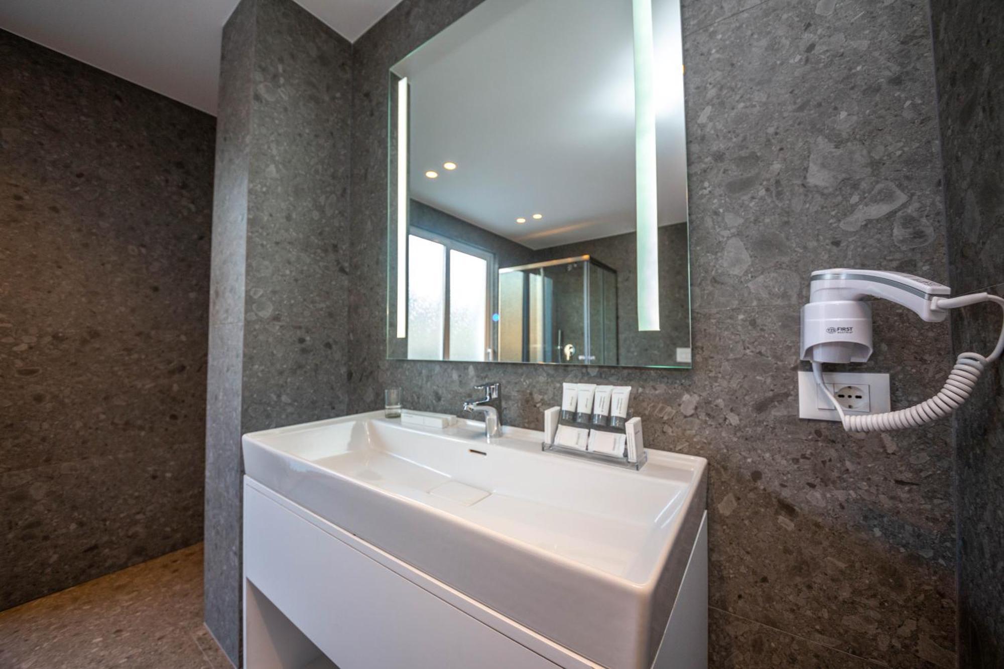 Azure Inn Hotel Sarande Room photo